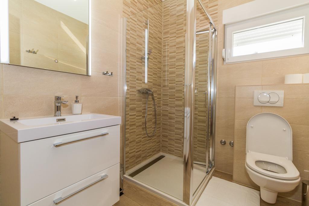 Villa Astoria Biograd Na Moru Exteriör bild