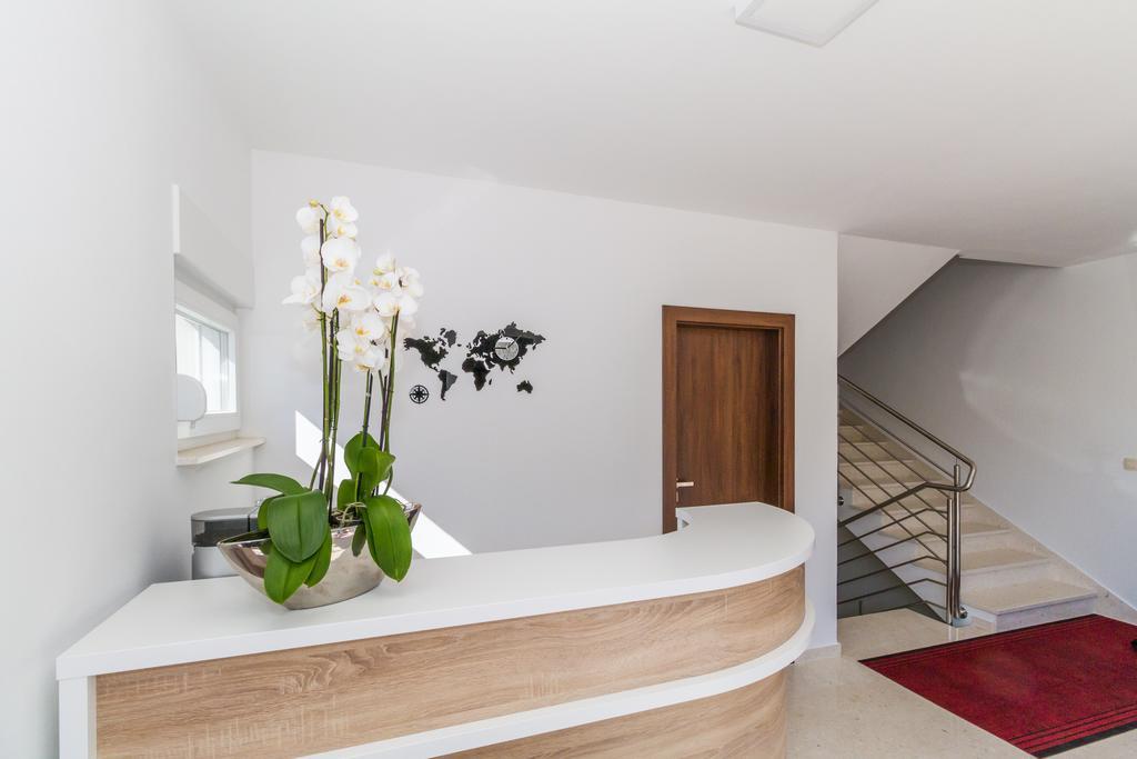 Villa Astoria Biograd Na Moru Exteriör bild