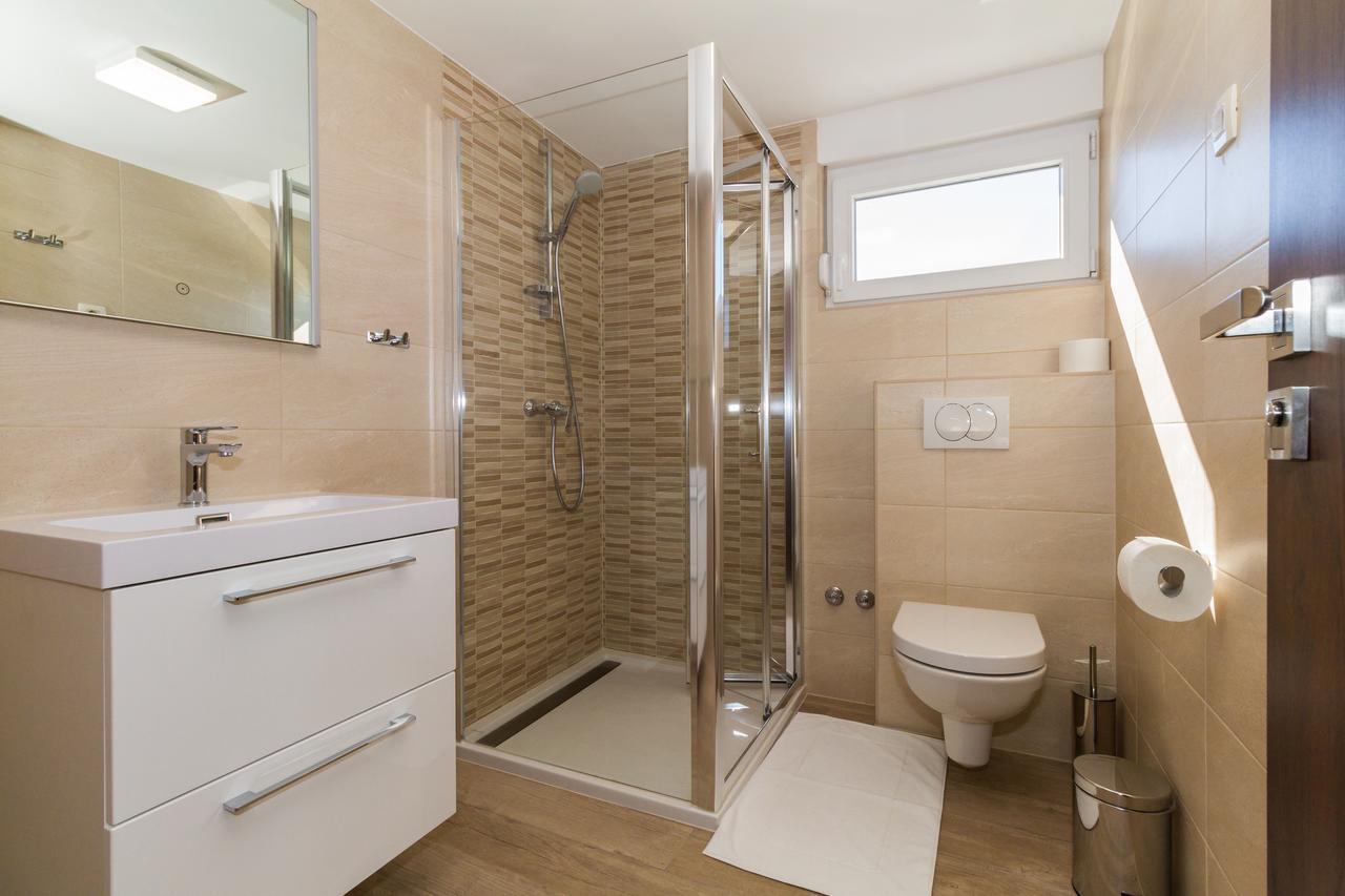 Villa Astoria Biograd Na Moru Exteriör bild