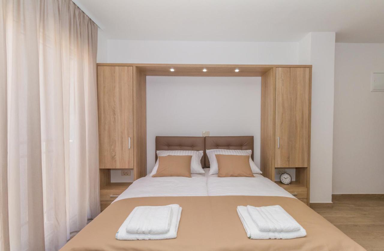 Villa Astoria Biograd Na Moru Exteriör bild