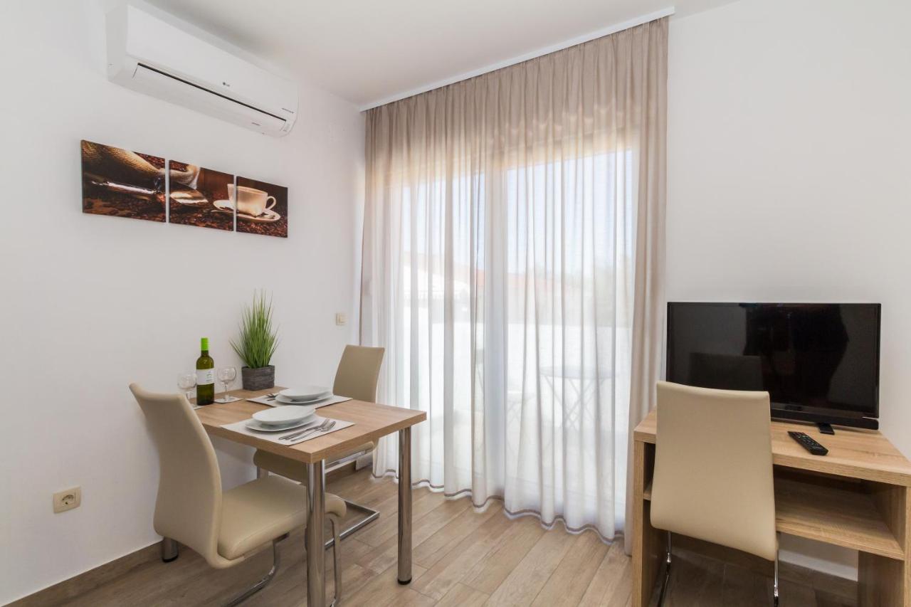 Villa Astoria Biograd Na Moru Exteriör bild
