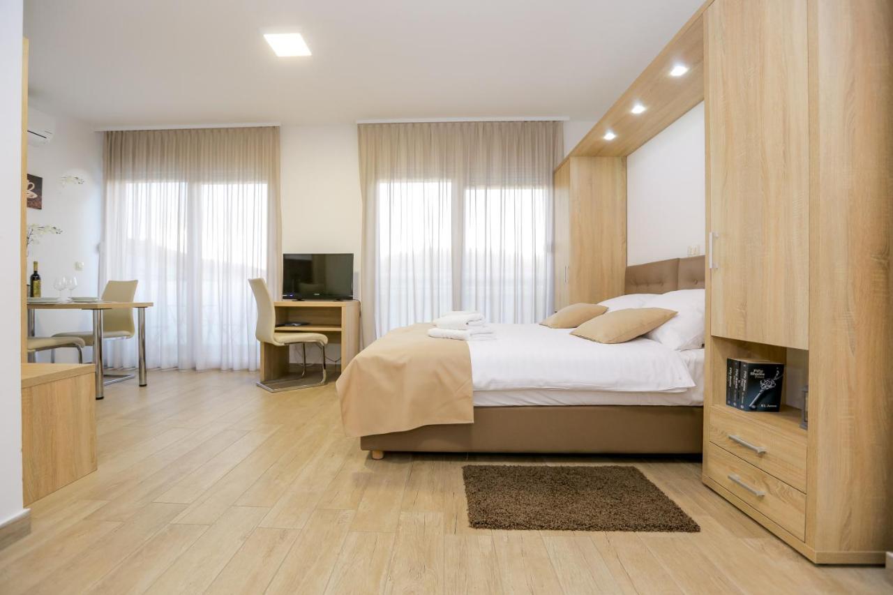 Villa Astoria Biograd Na Moru Exteriör bild